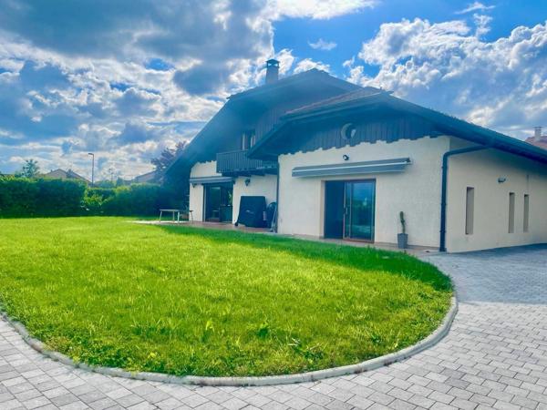 Maison à louer    7 pièces • 230 m2 Prévessin-Moëns