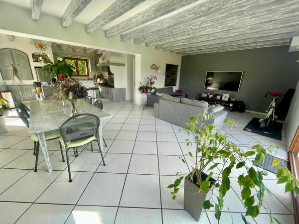 Maison à louer    7 pièces • 230 m2 Prévessin-Moëns