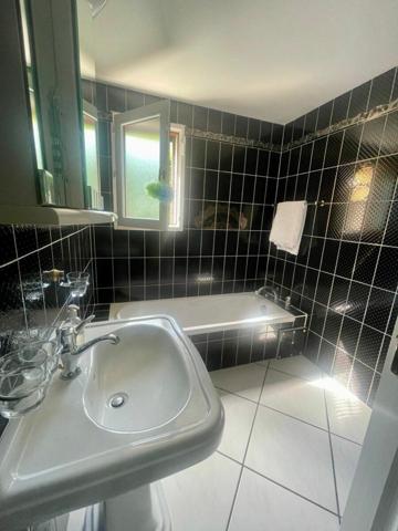 Maison à louer    7 pièces • 230 m2 Prévessin-Moëns