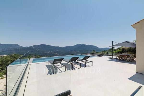 Belle villa contemporaine dans un domaine sécurisé avec vue mer panoramique