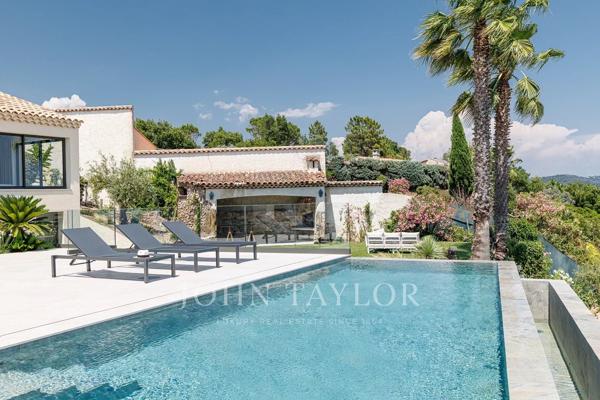 Belle villa contemporaine dans un domaine sécurisé avec vue mer panoramique