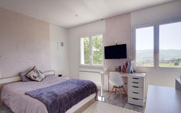 Maison à vendre    5 pièces • 135 m2 Cellieu