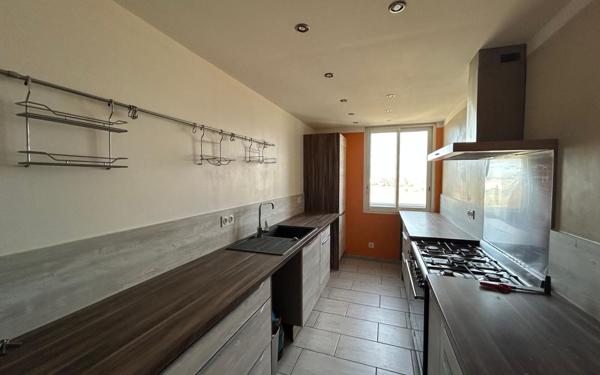 Appartement à vendre    4 pièces • 84 377 m2 Le Pontet
