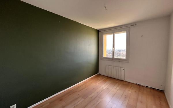 Appartement à vendre    4 pièces • 84 377 m2 Le Pontet