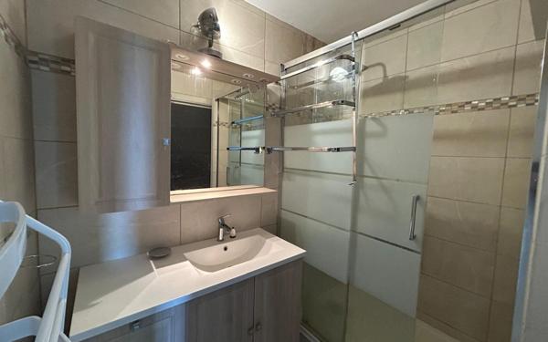 Appartement à vendre    4 pièces • 84 377 m2 Le Pontet