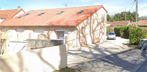 MIGNALOUX-BEAUVOIR En face du CHU, immeuble de 7 appartements.