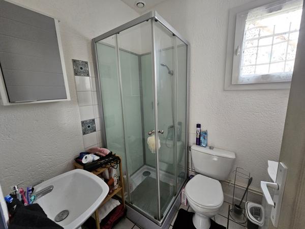 MIGNALOUX-BEAUVOIR En face du CHU, immeuble de 7 appartements.