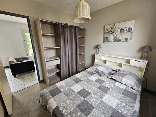 MIGNALOUX-BEAUVOIR En face du CHU, immeuble de 7 appartements.