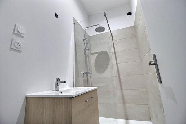 MARSEILLE 6- SECTEUR LODI - STUDIO RENOVE COMTEMPORAIN -