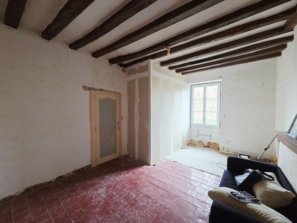 Maison atypique à rénover - Ancienne école - 180 m² potentiel - Vernie (25 min du Mans)