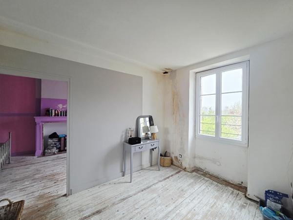 Maison atypique à rénover - Ancienne école - 180 m² potentiel - Vernie (25 min du Mans)
