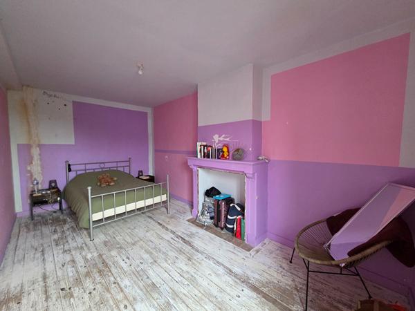 Maison atypique à rénover - Ancienne école - 180 m² potentiel - Vernie (25 min du Mans)
