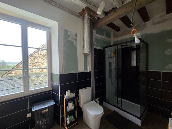 Maison atypique à rénover - Ancienne école - 180 m² potentiel - Vernie (25 min du Mans)