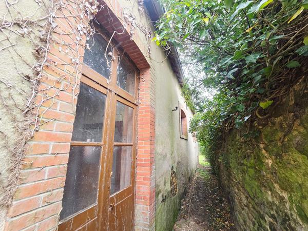 Maison atypique à rénover - Ancienne école - 180 m² potentiel - Vernie (25 min du Mans)