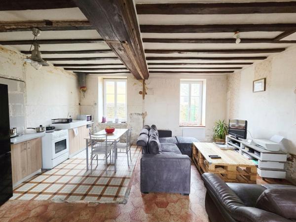Maison atypique à rénover - Ancienne école - 180 m² potentiel - Vernie (25 min du Mans)