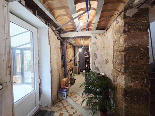 Maison atypique à rénover - Ancienne école - 180 m² potentiel - Vernie (25 min du Mans)