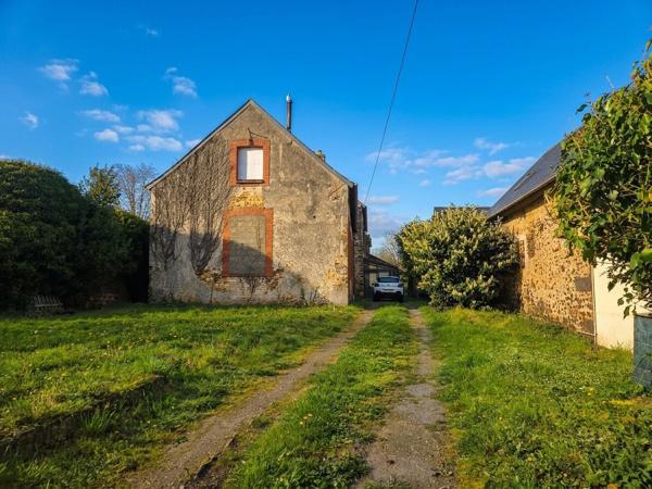 Maison atypique à rénover - Ancienne école - 180 m² potentiel - Vernie (25 min du Mans)