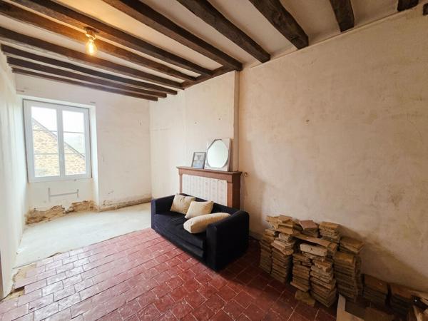 Maison atypique à rénover - Ancienne école - 180 m² potentiel - Vernie (25 min du Mans)