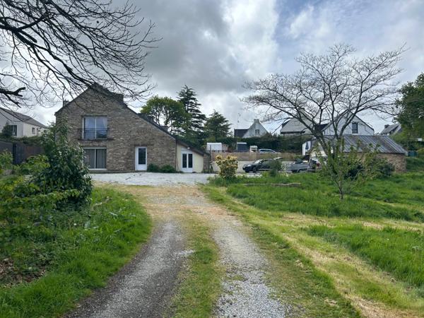 CHARMANTE LONGERE 200 m² BOURG DE GRAND-CHAMP (56)