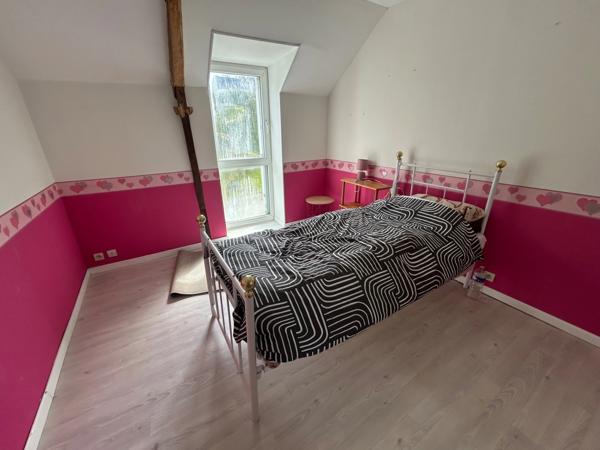 CHARMANTE LONGERE 200 m² BOURG DE GRAND-CHAMP (56)