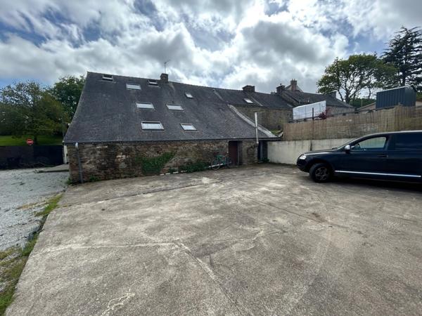 CHARMANTE LONGERE 200 m² BOURG DE GRAND-CHAMP (56)