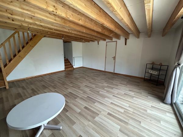 CHARMANTE LONGERE 200 m² BOURG DE GRAND-CHAMP (56)