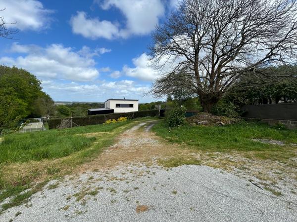 CHARMANTE LONGERE 200 m² BOURG DE GRAND-CHAMP (56)
