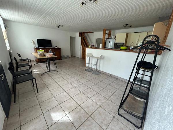 CHARMANTE LONGERE 200 m² BOURG DE GRAND-CHAMP (56)