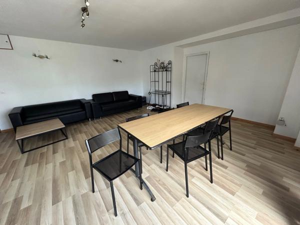 CHARMANTE LONGERE 200 m² BOURG DE GRAND-CHAMP (56)
