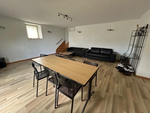 CHARMANTE LONGERE 200 m² BOURG DE GRAND-CHAMP (56)