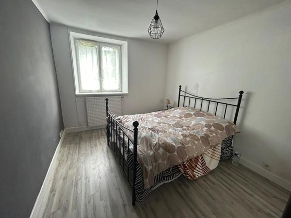CHARMANTE LONGERE 200 m² BOURG DE GRAND-CHAMP (56)