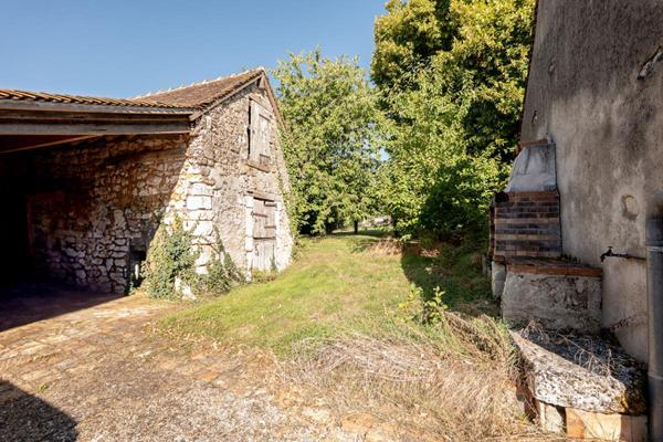 LIEUX UNIQUES ® PROPRIÉTÉS PRIVÉES -  PROPOSE ANCIEN COUVENT DE 173 M² SUR UN TERRAIN DE 1.600 M² - AZÉ - GARE TGV VENDÔME