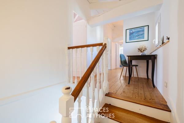 Lumineuse et élégante maison, véritable invitation à la douceur