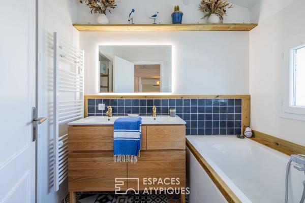 Lumineuse et élégante maison, véritable invitation à la douceur