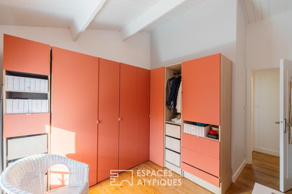 Lumineuse et élégante maison, véritable invitation à la douceur