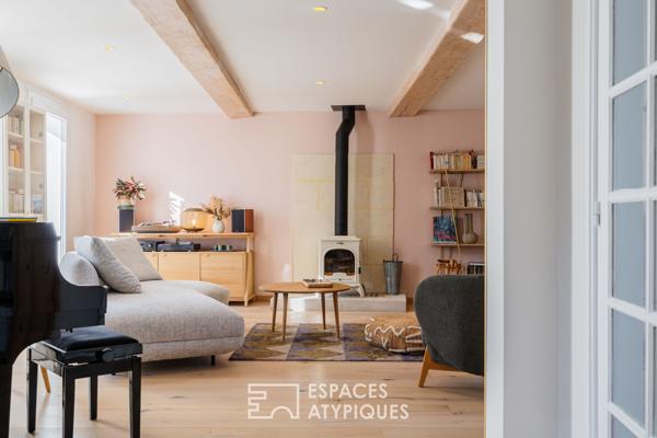 Lumineuse et élégante maison, véritable invitation à la douceur