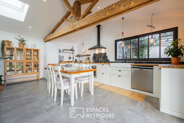 Lumineuse et élégante maison, véritable invitation à la douceur