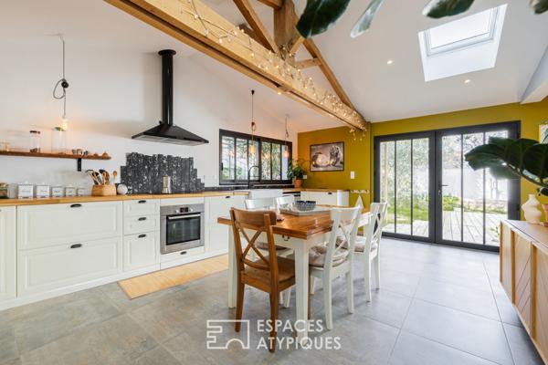 Lumineuse et élégante maison, véritable invitation à la douceur