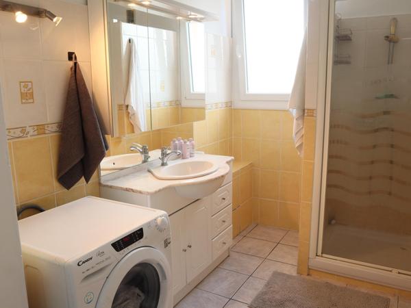 Montélimar, proche gare : beau T3 lumineux de 74 m²