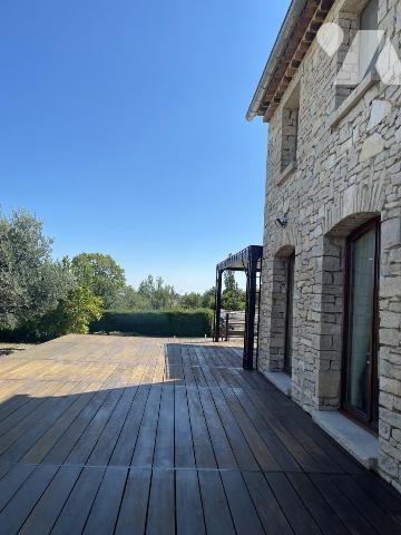 Magnifique maison en pierre à Banon