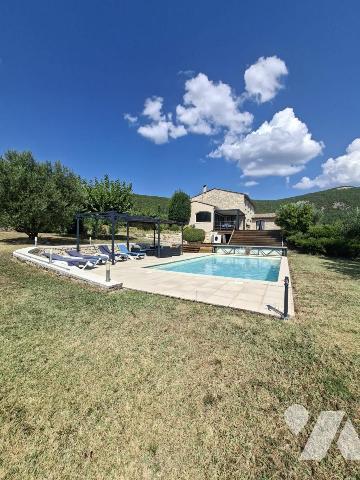 Magnifique maison en pierre à Banon