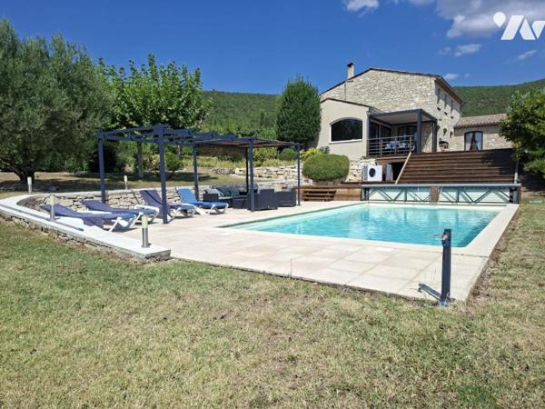 Magnifique maison en pierre à Banon