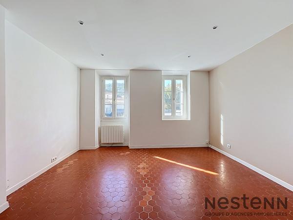 Maison de ville rénovée avec goût à Cadolive