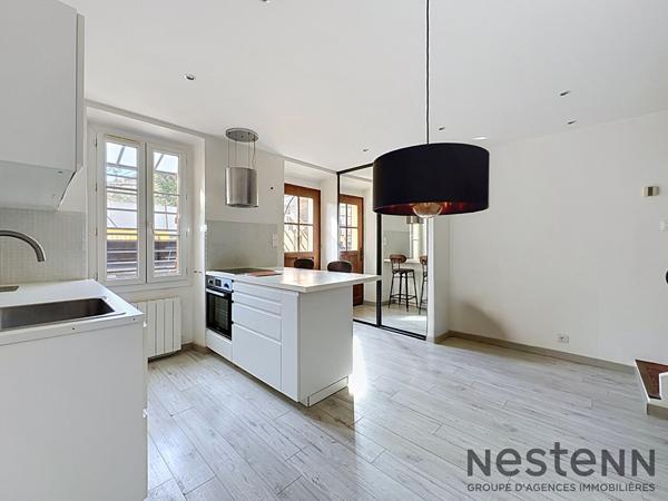 Maison de ville rénovée avec goût à Cadolive