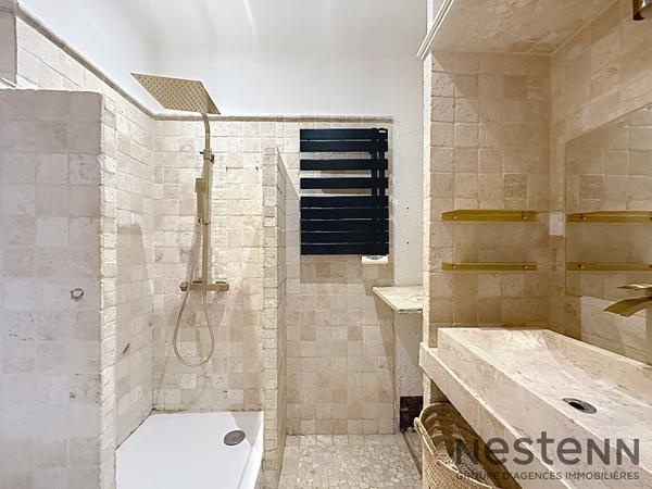 Maison de ville rénovée avec goût à Cadolive