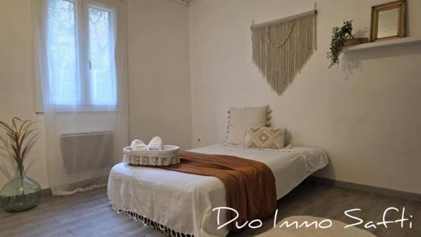 Logements et jardin - opportunité de rénovation à Pierrevert!