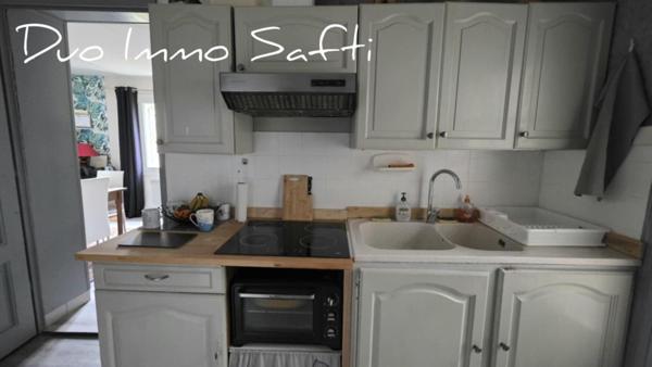 Logements et jardin - opportunité de rénovation à Pierrevert!