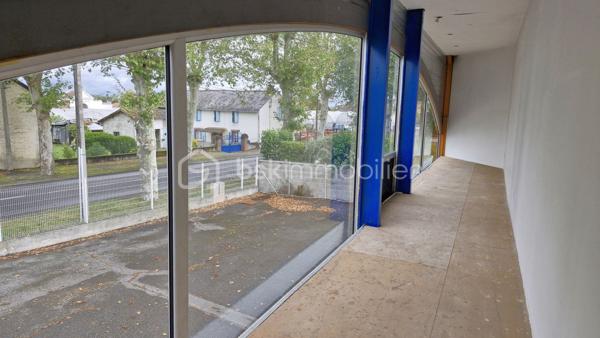 Local d activites de 650 m²