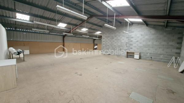 Local d activites de 650 m²