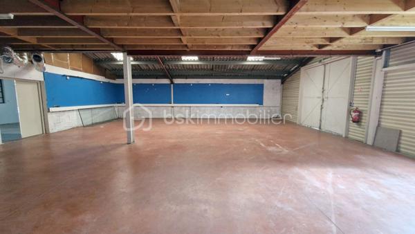 Local d activites de 650 m²